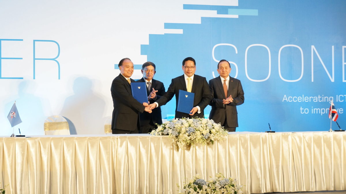 Bangkok: From left to right, Mr. Houlin Zhao, ITU Secretary General; Air Chief Marshal Prajin Juntong, Deputy Prime Minister; Dr. Uttama Savanayana, Minister of Information and Communication Technology; and Air Chief Marshal Thares Punsri, Chairman of Office of The National Broadcasting and Telecommunications Commission (NBTC), Thailand